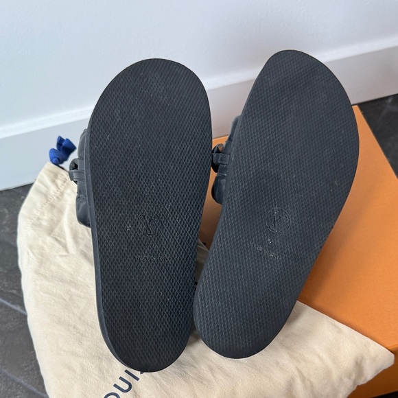 Louis Vuitton Black Chain Detail Women’s Sandals - Picture 4 of 4